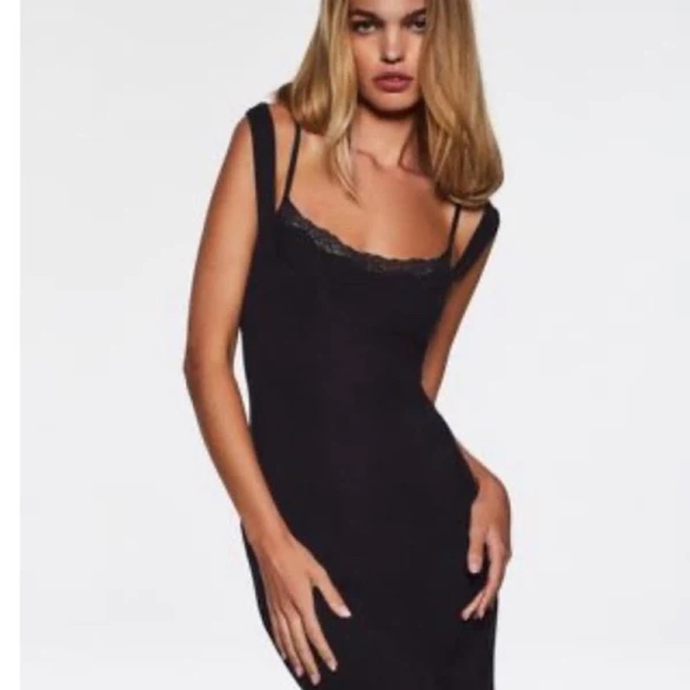 SKIMS SOFT LOUNGE LACE LONG DRESS WITH BRALETTE ONYX XS